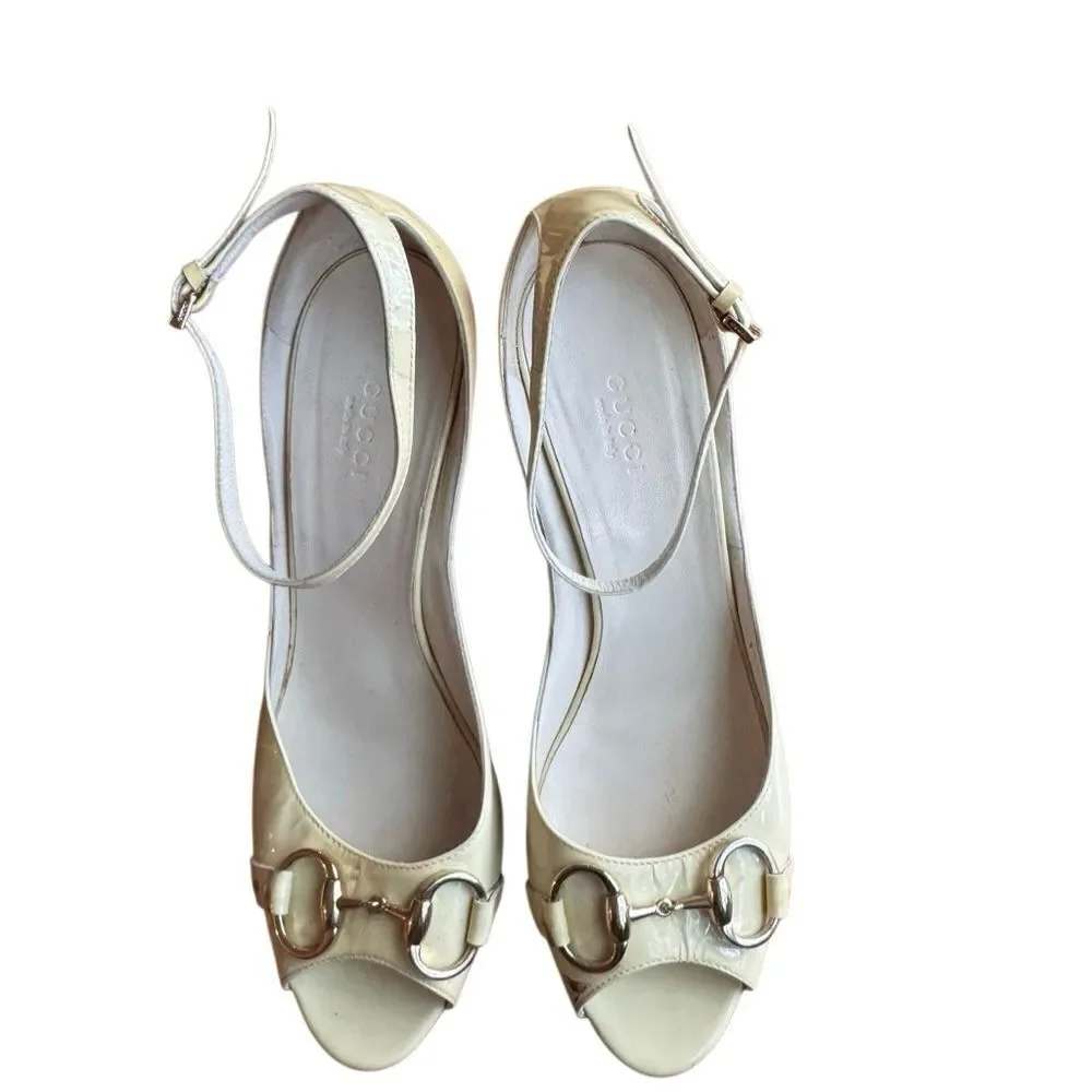 Gucci Women's Horsbit Accent Patent Leather Open Toe Wedge - Size 9